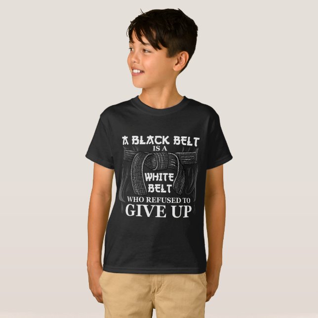 T-shirt Les arts martiens une ceinture noire est un karaté (Devant entier)