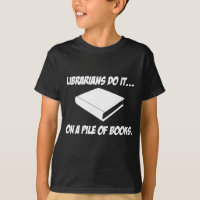 Les Bibliothèques Le Font... Sur une pile de livre