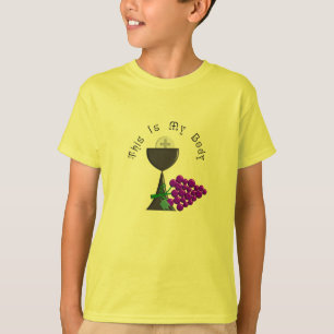 T-shirt Les cadeaux de calice d'eucharistie et de centre