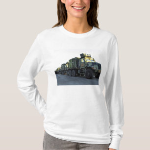 T-shirt Les camions blindés se reposent sur le pilier à 