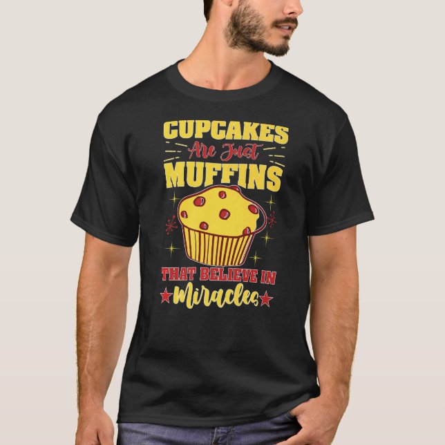 T-shirt Les Cupcakes Ne Sont Que Des Muffins Qui Croient A (Devant)
