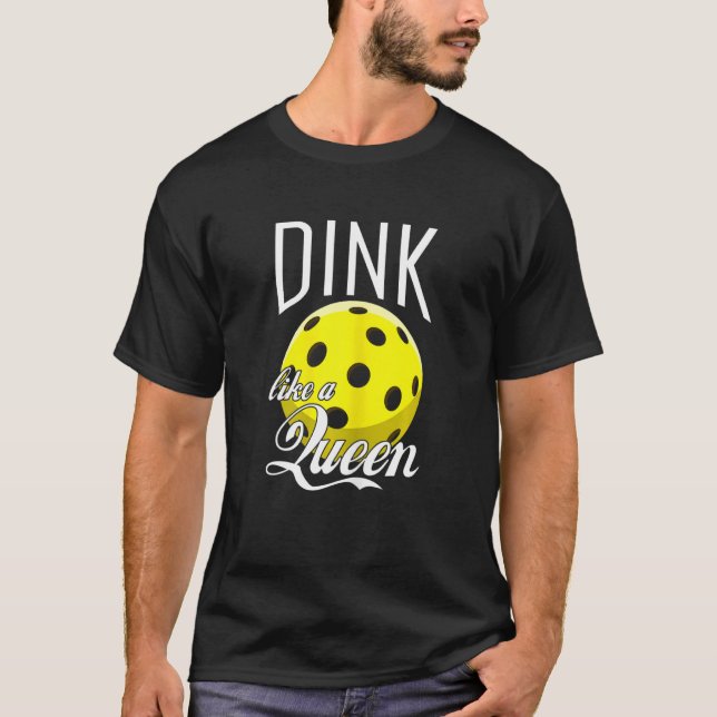 T-shirt Les Femmes Dorment Comme Une Reine Drôle De Pickle (Devant)