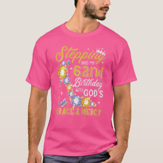 T-shirt Les femmes entrent dans mon 62e anniversaire avec