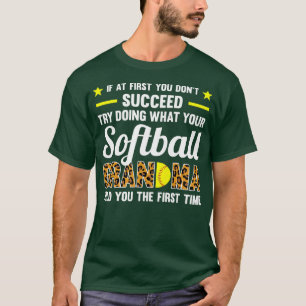 T-shirt Les femmes font ce que votre grand-mère de softbal