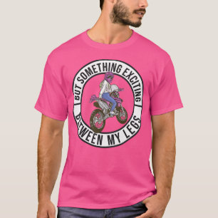 T-shirt Les Femmes Mettent Quelque Chose D'Excitant Entre 