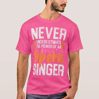 T-shirt Les Femmes Ne Sous-Estiment Jamais Le Pouvoir D'Un