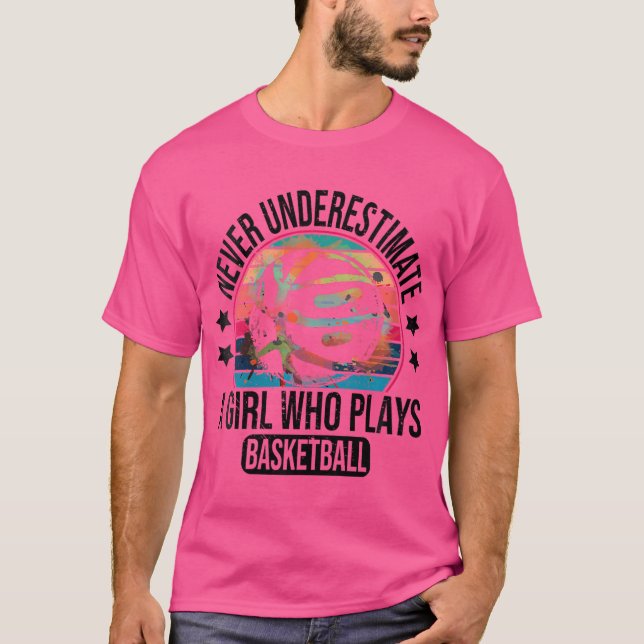 T-shirt Les Femmes Ne Sous-Estiment Jamais Une Fille Qui J (Devant)