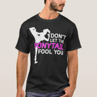 Les Filles De Karaté Ne Laissent Pas Le Ponytail V