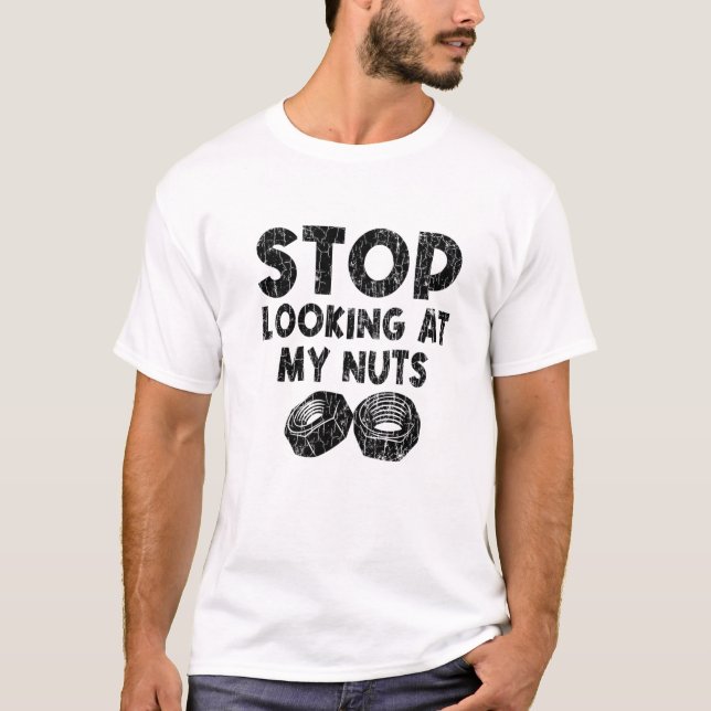 T-shirt Les Hommes Arrêtent De Regarder Mes Noix Drôle Voi (Devant)