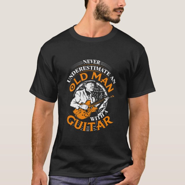 T-shirt Les Hommes Ne Sous-Estiment Jamais Le Vieux Homme  (Devant)