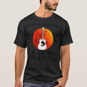 T-shirt Les hommes ne sous-estiment jamais un vieil homme