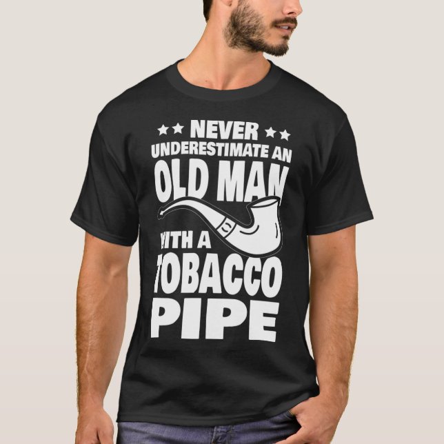 T-shirt Les hommes ne sous-estiment jamais un vieil homme  (Devant)