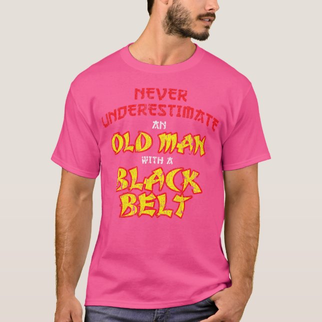 T-shirt Les Hommes Ne Sous-Estiment Jamais Un Vieux Homme  (Devant)