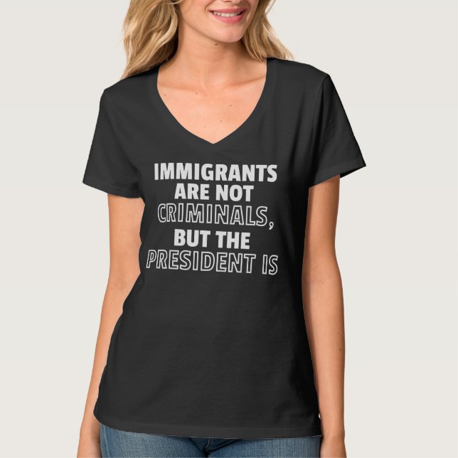 T-shirt Les immigrants ne sont pas des criminels, mais le  (Devant)