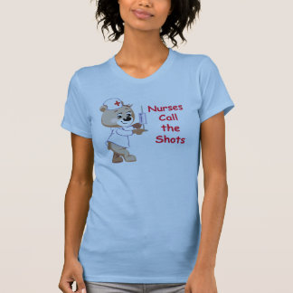 T-shirt Les infirmières appellent les tirs - ours