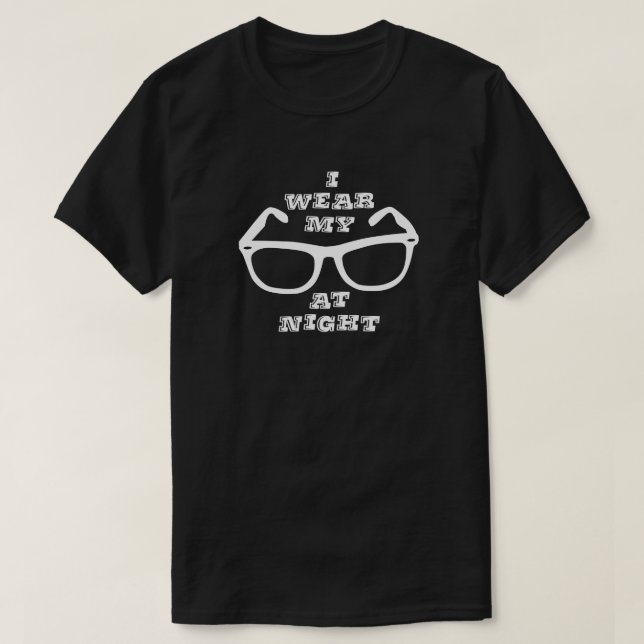 T-shirt Les lunettes de soleil la nuit 80s citent le rétro (Design devant)