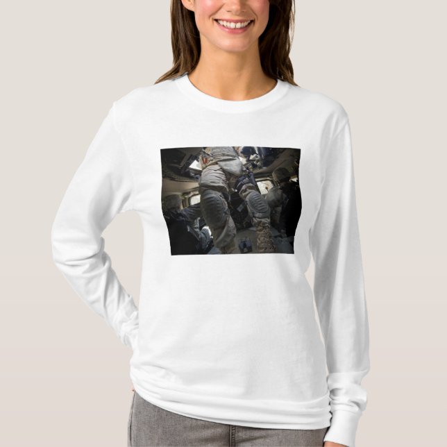 T-shirt Les marins apprennent les procédures de convoi (Devant)