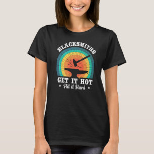 T-shirt Les Mens Blacksmiths L'Obtiennent Chaud Et Le Touc