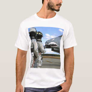 T-shirt Les pompiers déploient un tuyau d'incendie pendant