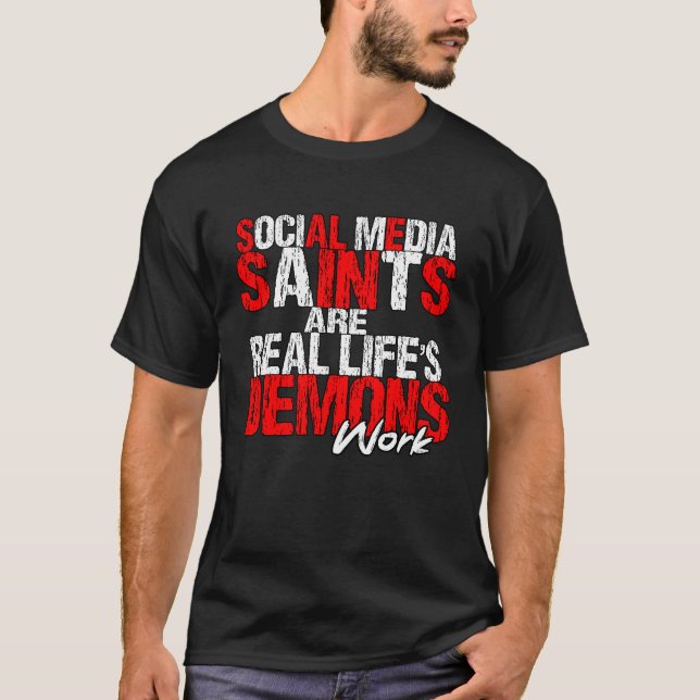 T-shirt les saints des médias sociaux sont les démons de l (Devant)