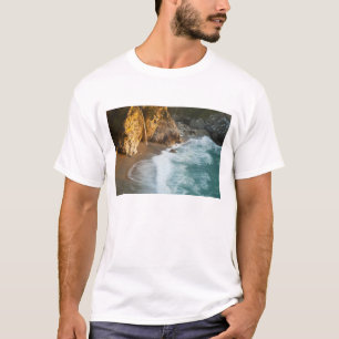 T-shirt Les Scenic McWay Falls se jettent sur la plage et