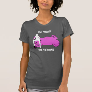 T-shirt Les vraies femmes montent leur propre réservoir