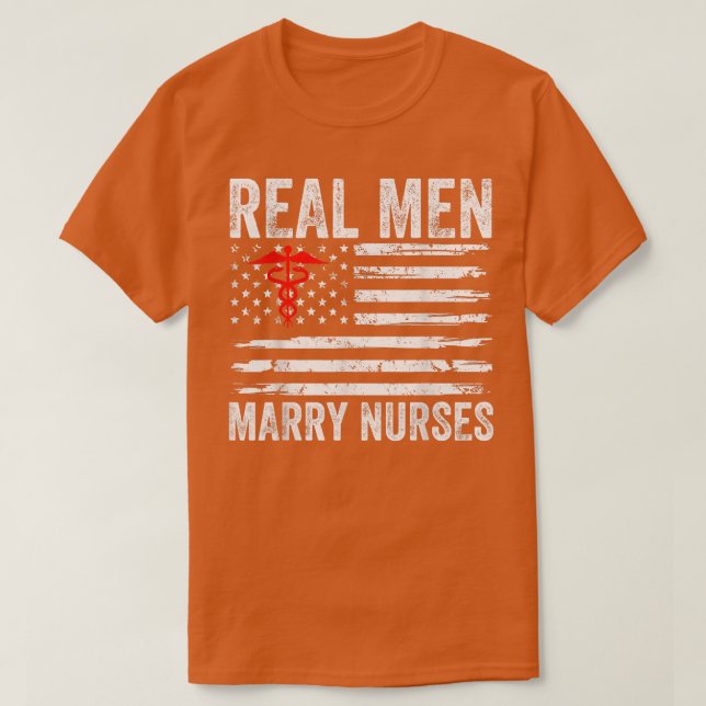 T-shirt Les vrais hommes épousent des infirmières Drôle d' (Design devant)
