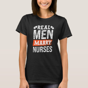 T-shirt Les vrais Hommes Épouses Épouses Rn Hôpital Médica