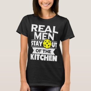 T-shirt Les vrais hommes restent hors de la cuisine pickle