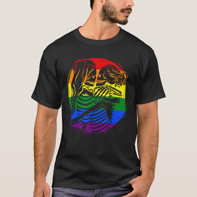 T-shirt Lesbian Couple LGBT Pride Skeletons Kisser Valent (Devant)