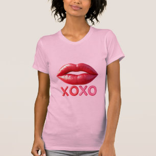 T-shirt Lèvres rouges vibrantes avec motif XOXO