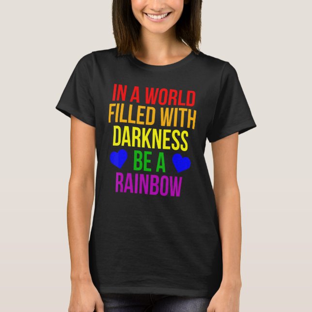 T-shirt Lgbt Fierté Dans Un Monde Plein D'Obscurité Soit U (Devant)