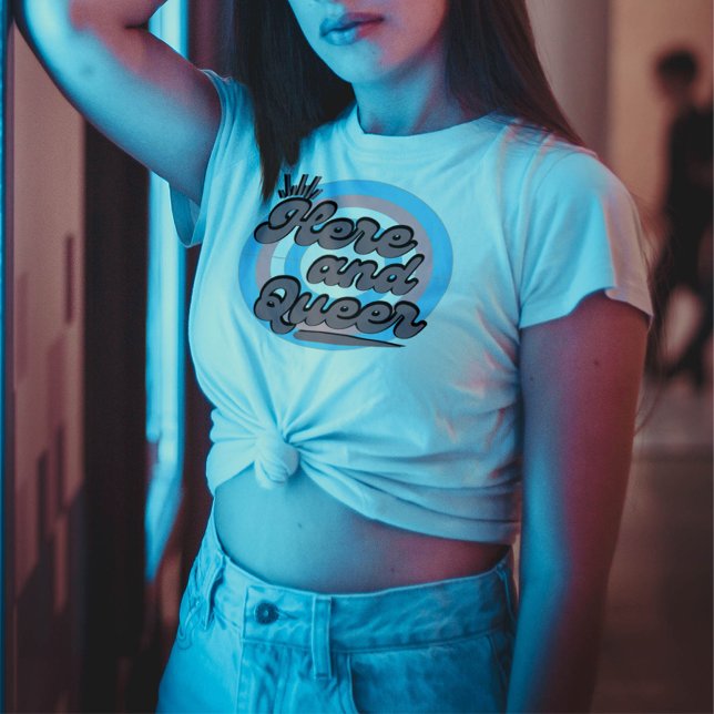 T-shirt LGBTQ : Le drapeau trans - ici et Queer (Créateur téléchargé)
