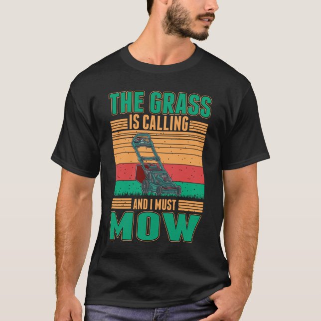 T-shirt L'Herbe Appelle Et Je Dois Tourner La Pelouse (Devant)