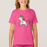licorne blanche avec crinière arc-en-ciel et coeur