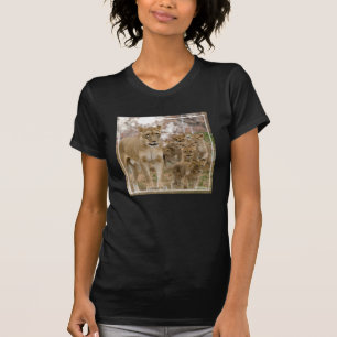 T-shirt Lion CUB africain avec la mère