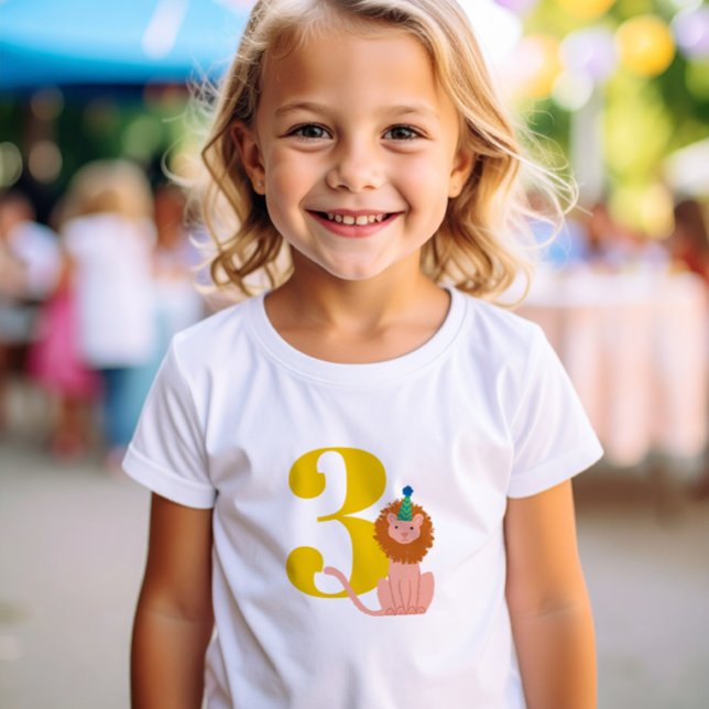 T-shirt Lion de fête d'anniversaire de grande année (Party Animals 3rd Birthday t-shirt with elephant wearing a party hat and holding colorful balloons)