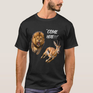 T-shirt Lion rugissant poursuit une antilope paniquée