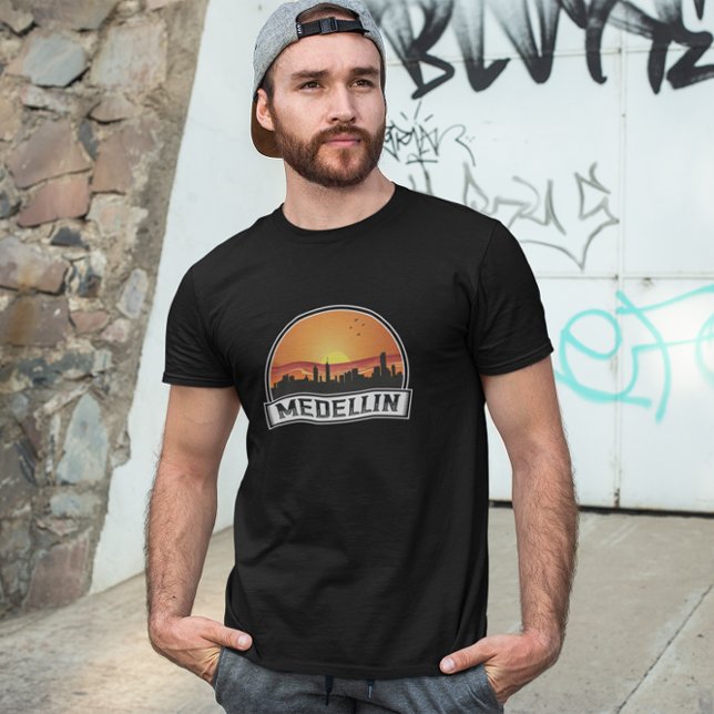 T-shirt Logo de Medellin Colombia Sunset Skyline City (Medellin sunset vintage t shirt)