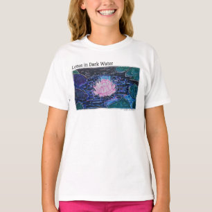 T-shirt Lotus dans l'eau sombre