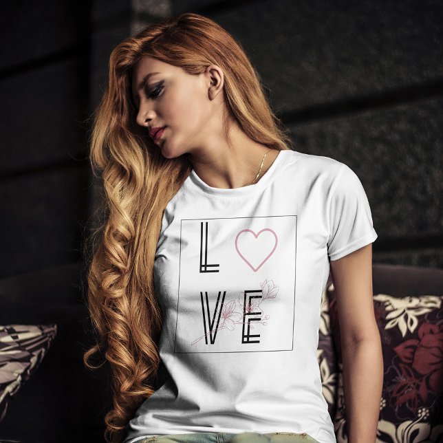 T-shirt Love citation typographie noire et fleur de coeur  (Créateur téléchargé)