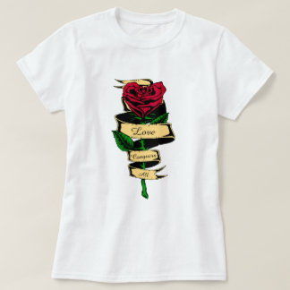 T-shirt Love Conquers All Rouge Rose en forme de Cœur avec