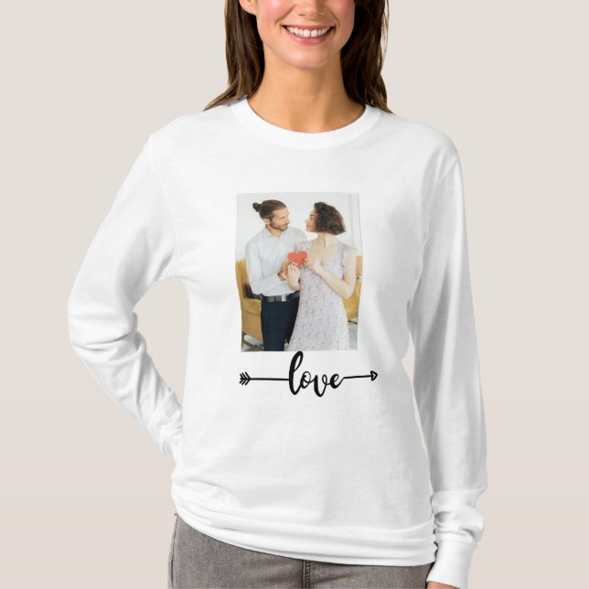 T-shirt Love Script with Arrow – Romantic Couple Tee (Devant)