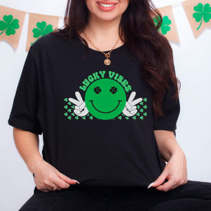 T-shirt Lucky Vibes Green Smiling Face Shamrock