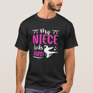 T-shirt Ma nièce donne des coups de pied Karaté Tante Kara