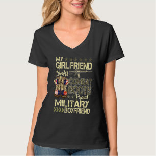 T-shirt Ma petite amie porte des bottes de combat  Militai