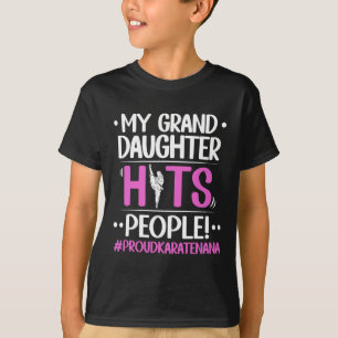 T-shirt Ma Petite-Fille Atteint Les Gens Fier Karate Nana