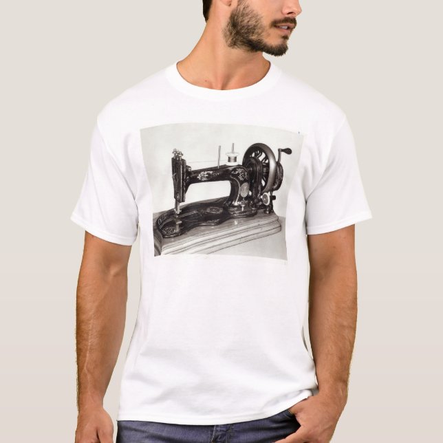T-shirt Machine à coudre de "nouvelle famille" de (Devant)