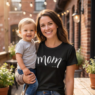 T-shirt Maman a établi un script minimaliste Année Nouvell