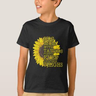 T-shirt Maman Amoureux des chiens Avec Des Tatouages Et De